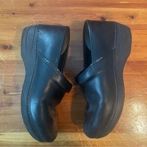 Dansko Black Clogs XP 2.0